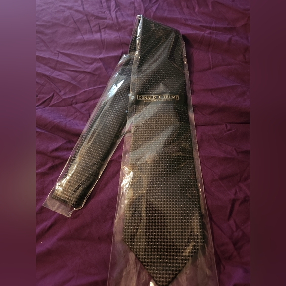 Donald Trump signature tie - Picture 3 of 3